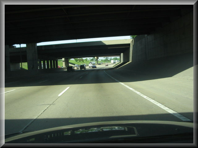 Road scene image with transitioning lighting